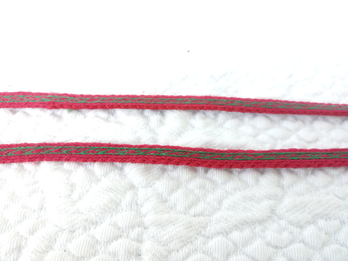 Green and Red Narrow Osberg Wool Trim
